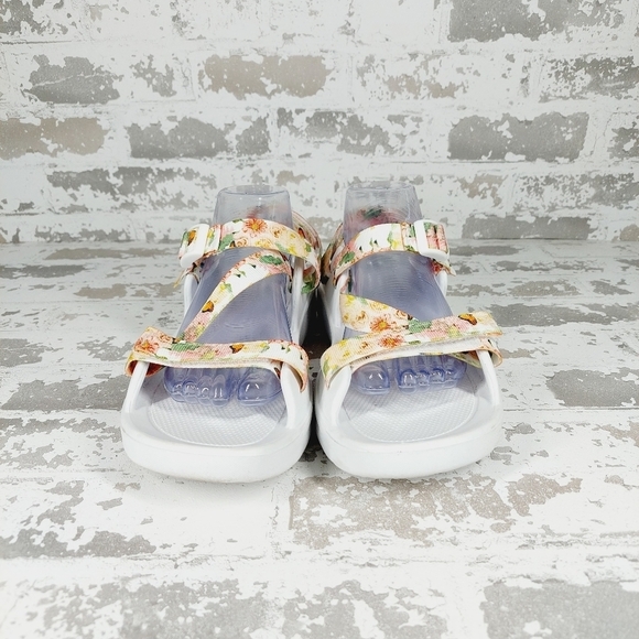 Blowfish Ruble White Pixie Garden Adjustable Comfort Strap Sandals O441 - Picture 3 of 8